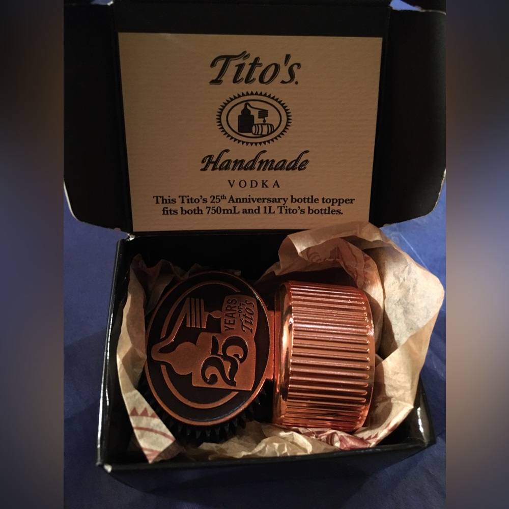 SET Tito’s bottle topper 25th🎈 Anniversary  🥂🍾 & two Tito’s Coasters SET
